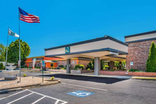 Quality Inn & Suites York East - Housity