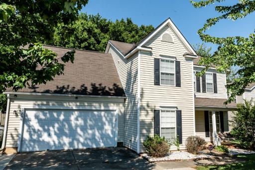 University Escape with hot tub and fire pit - Housity