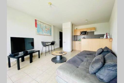 APPARTEMENT DEUX CHAMBRES TERRASSE - PARKING PRIVÉ - Housity