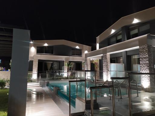 Amalia Deluxe Villas - Housity