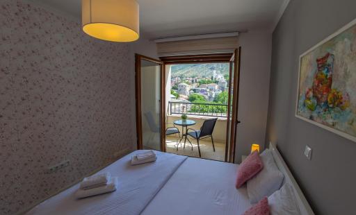 Apartment Light De Luxe - with Old Bridge view - Housity