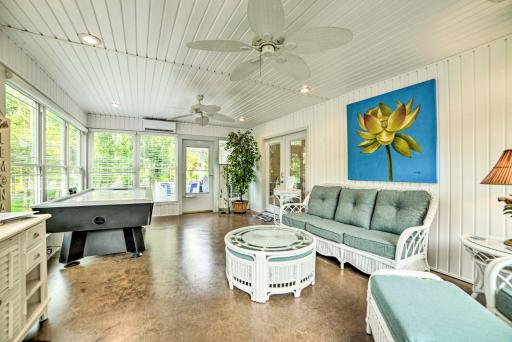 Kentucky Lake House with a Great Outdoor Space! - Housity