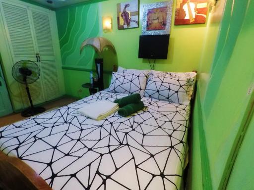 Cubao Quezon city Transient condo unit - Housity
