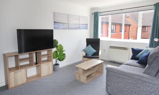 ChiPad Mono - Comfy City Centre Apartment with Free Parking Space - Hizvo