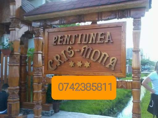 Cris & Mona - Housity
