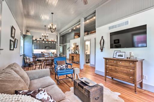 The Ruebling House Bright, Modern, and Renovated! - Housity