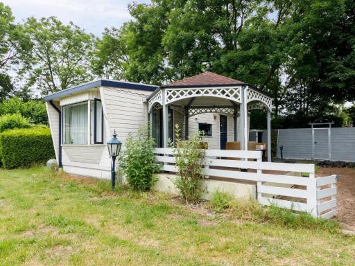 Romantic chalet in Lathum near a beautiful sandy beach - Housity