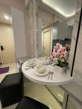 Cosmy Benson Apartment at Supermall Pakuwon - Housity