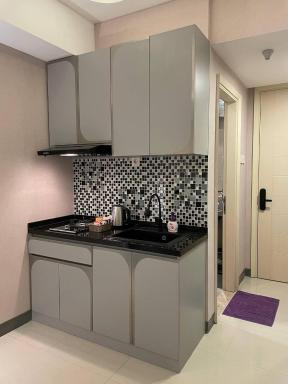 Cosmy Benson Apartment at Supermall Pakuwon - Housity
