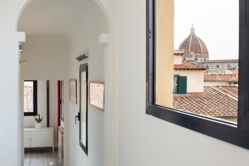 Attic Central with a superb city view - Housity
