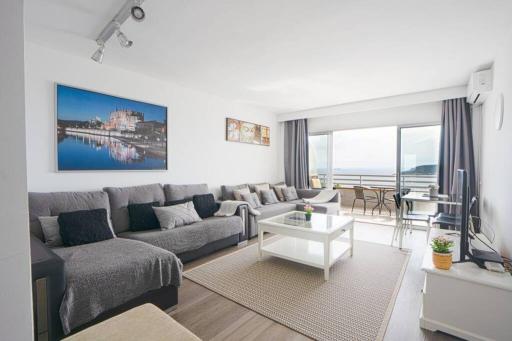 Modern Penthouse beach front apartment - Housity