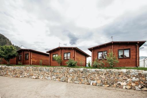 Bear and Berry Eco-Hotel - Housity