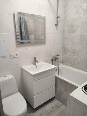 2 комнатная с новым ремонтом, кондиционером, в самом центре - Housity