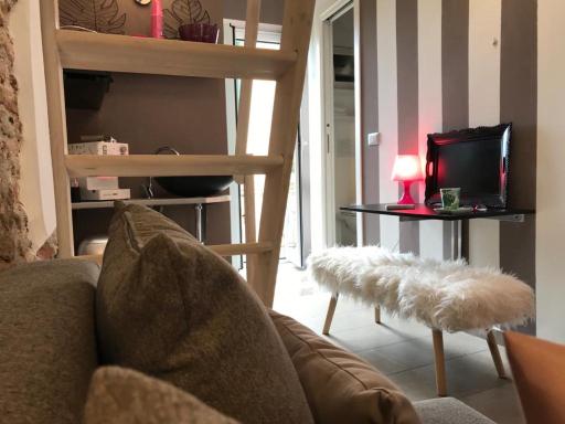 Sanctus Syrus 1 - Housity