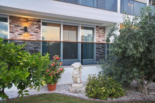 Elia Apartments - Housity