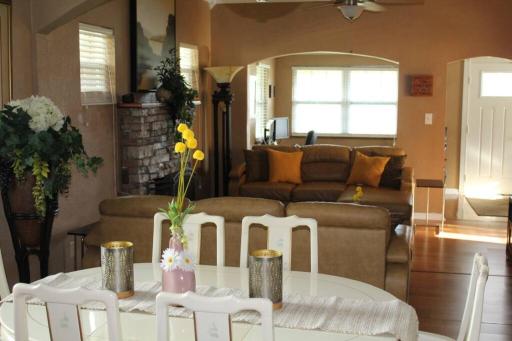 Beautiful retreat, hot tub & outdoor living space. - Housity