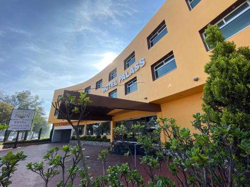 Hotel Palass - Housity