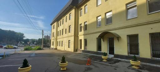 Pervaia studiia na khar kovskoi naberezhnoi 7 - Housity
