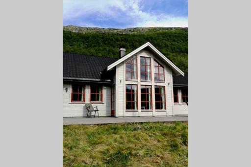 Casa Kleiv i Sogndalsdalen - Housity