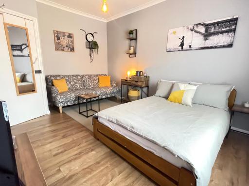 Westend Holiday Room 4 Brecon - Housity