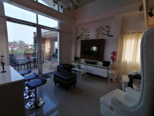 Garcia Family Penthouse Villa - Housity