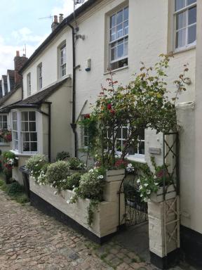 Alma House - Housity