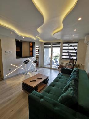 Brend new luxurious apartment in downtown with free parking - Housity