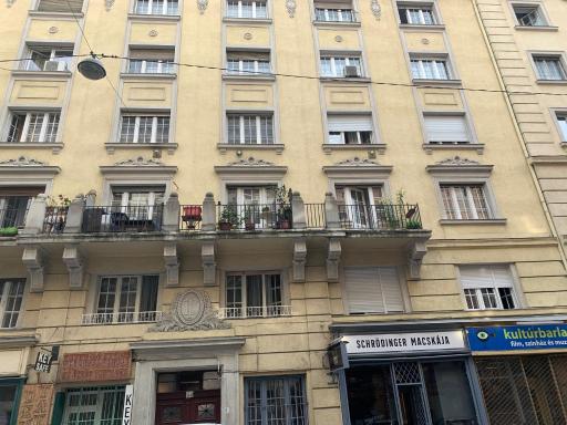Cool Cat Budapest Apartment - Housity