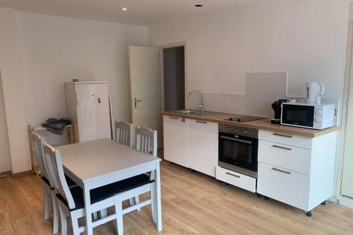 Agréable maison avec balnéothérapie, parking et extérieur - Housity