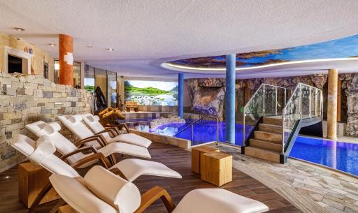 Ski-to-door AlpinArosa - Housity