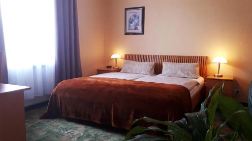 Hotel Krone Lindow - Housity