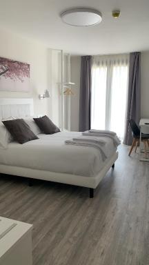 Hostal Comfort Suites - Housity