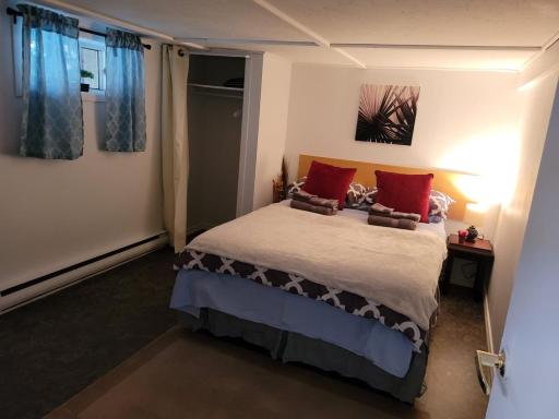 Lower level apt 6ft high close to hwy netflix wifi - Housity