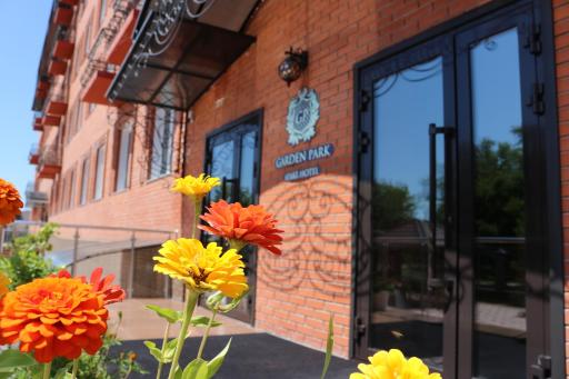 Golden Park Hotel - Housity