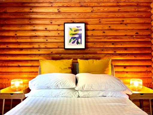 Riverside log cabins - Housity