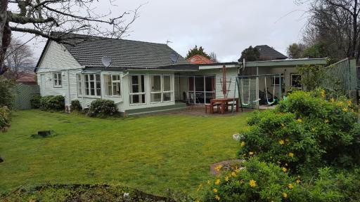Hidden Gem and Entire Bungalow in Central hutt - Housity