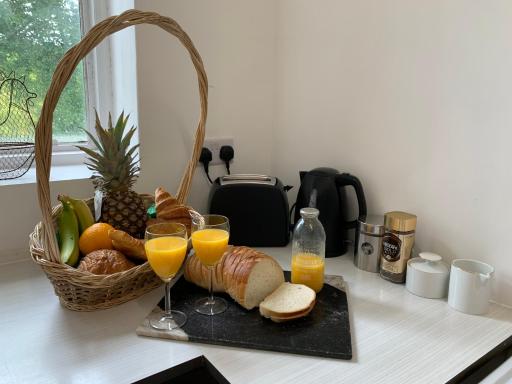 Entire Spacious Apartment - Housity