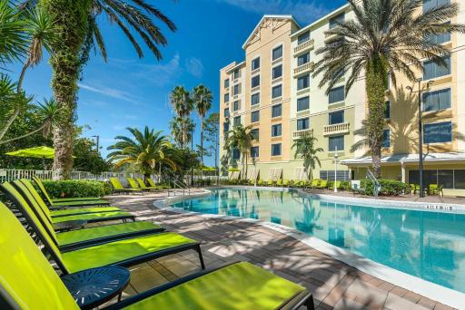 Comfort Suites Maingate East - Housity