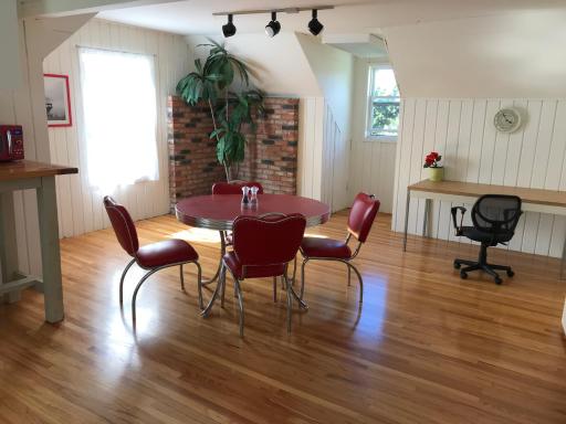 Secluded, Charming and Unique! Spacious Apartment EXCELLENT Central Location - Hizvo