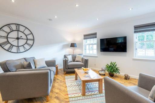 Stylish & Modern Apartment - Housity
