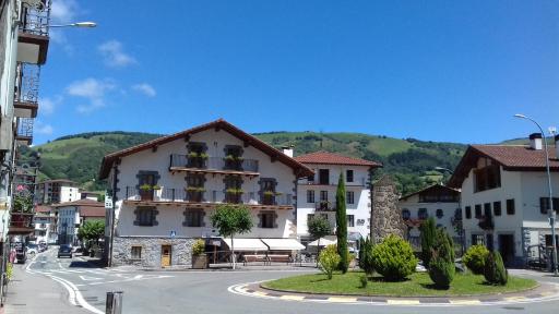 Hostal-Cicloturismo Lopenea - Housity