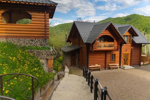 Гостинний двір Гуцулка - Housity
