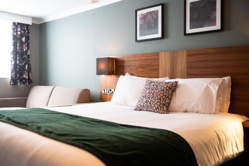 The Oatlands Chaser by Innkeeper's Collection - Housity