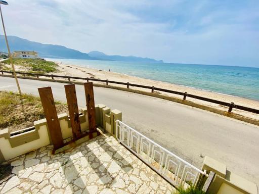 Villa Sorrentino- sulla spiaggia, vista mare, aria c. - Housity