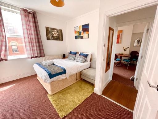 4 bedroomed maisonette in City Centre, near Barbican & Seafront - Housity