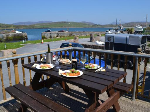 Oliver's Seafood Bar, Bed & Breakfast - Housity