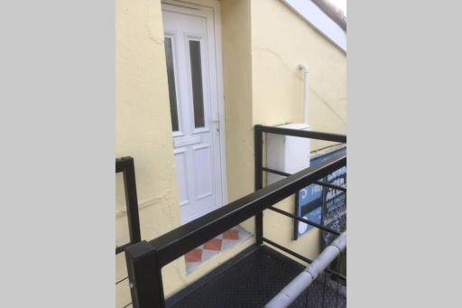 Comfy New Self Contained 1 Bed Flat - Modern! - Housity