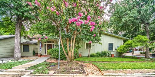 1880 Market Plaza Haus TS 360 - Housity