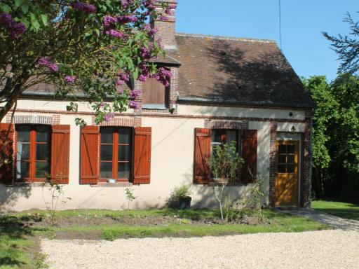 Gîte Dampierre-sur-Avre, 3 pièces, 4 personnes - FR-1-581-58 - Housity