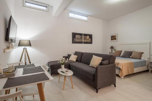 Eleni's Studio - Housity